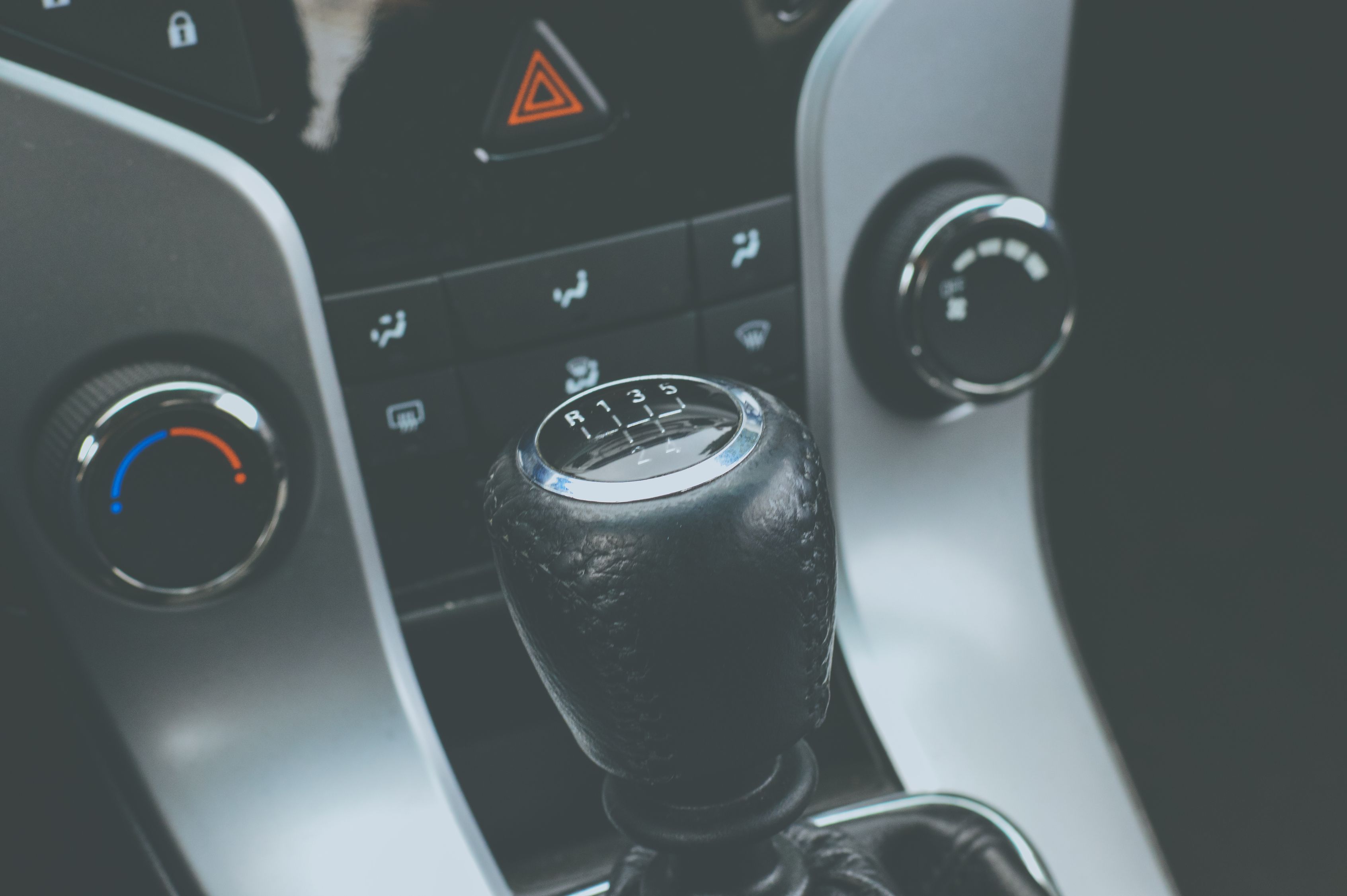 自动挡轿车〃自动挡轿车档位字母代表什么 自动挡轿车〃自动挡轿车档位字母代表什么