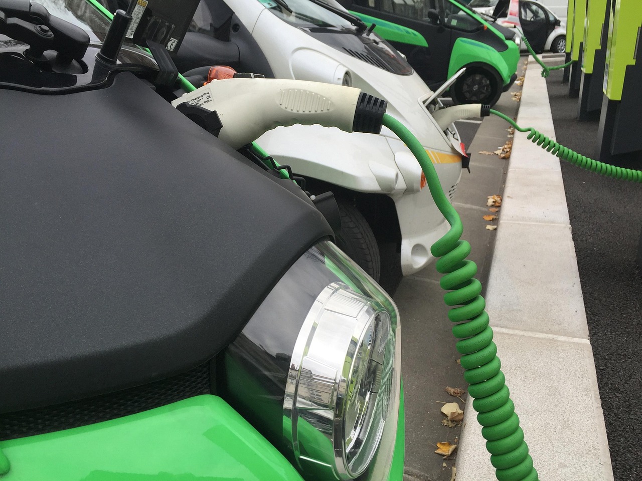 “纯电动轿车	” 零跑纯电动轿车？